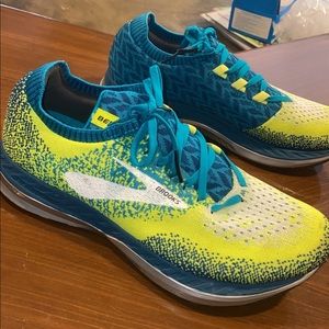 Brooks tennis shoes